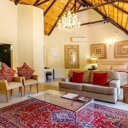 Zulu Nyala Country Manor Hotel Johannesburg Buitenkant foto